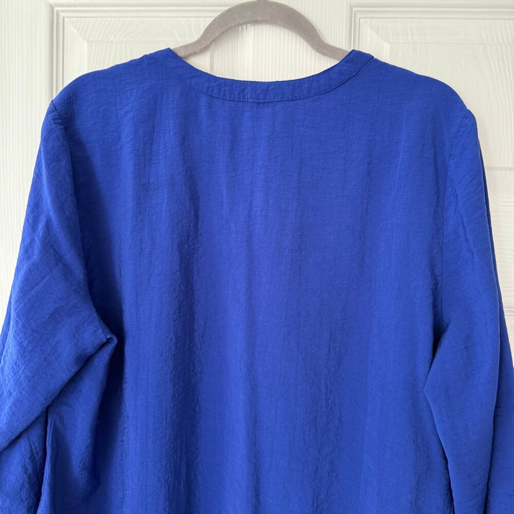 Chico's Women's Blue Button Down Roll Tab Sleeve V-Neck Top Size 2 - Picture 9 of 14